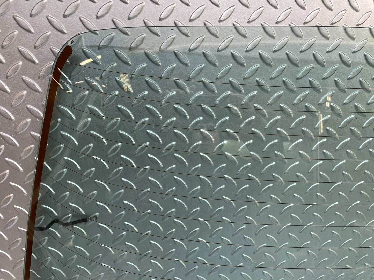 31924 Mercedes-Benz W123 230E Rear Heated Windscreen Glass