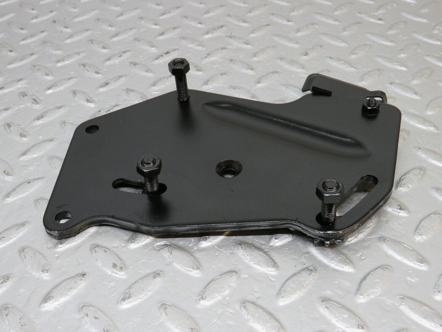 39923 Mercedes-Benz R107 350SL Power Steering Pump Bracket