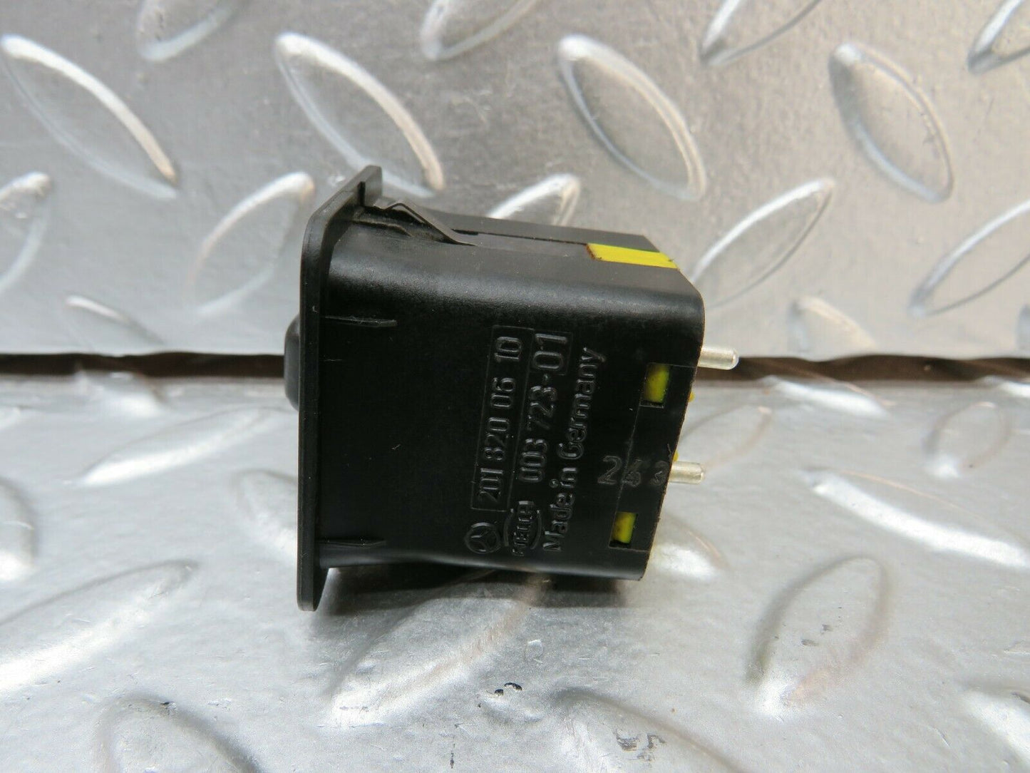 23978 Mercedes-Benz W123 280E Mirror Control Switch 2018200610