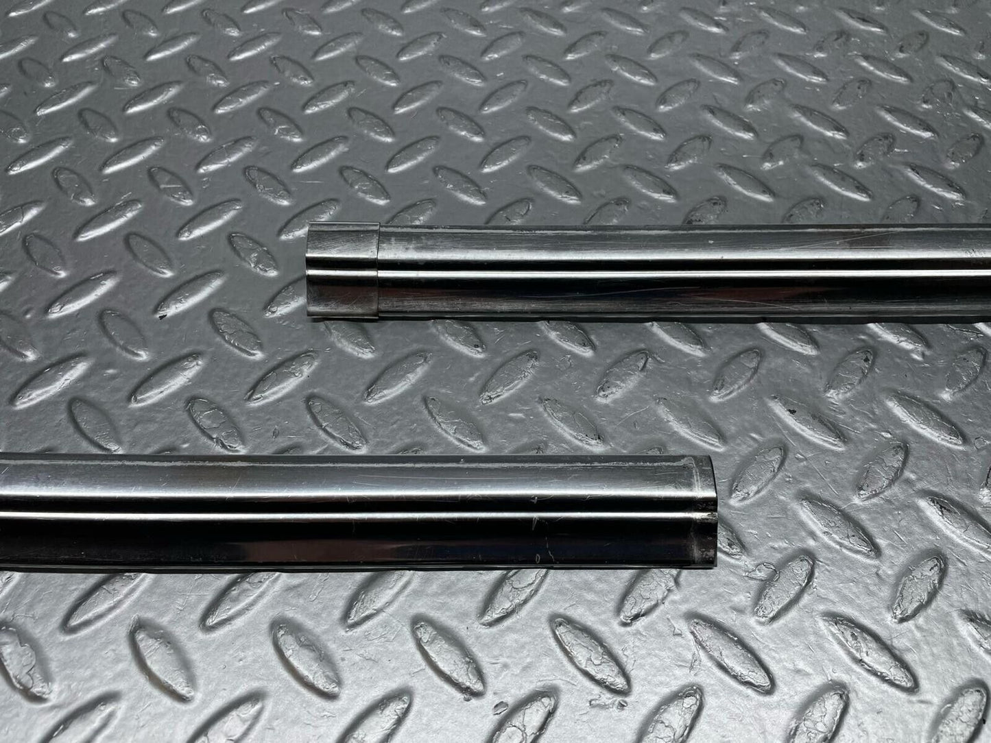 40520 Mercedes-Benz W108 Rear Windscreen Chrome Frame