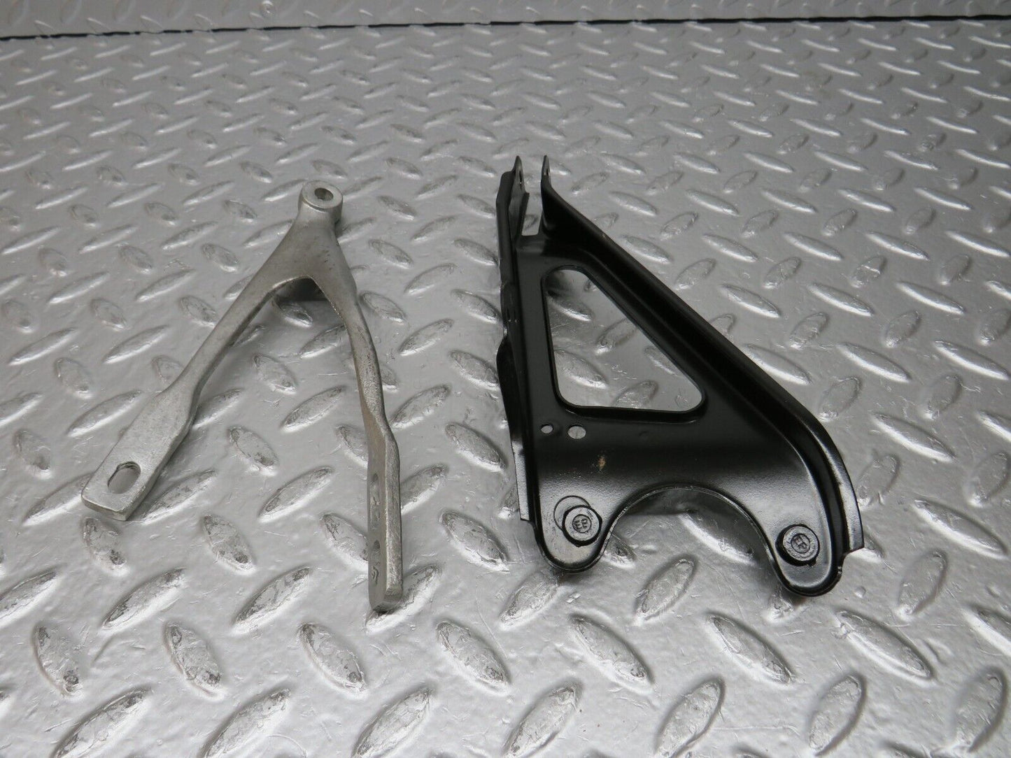 31737 Mercedes-Benz W201 190LE 1.8L Steering Column Bracket