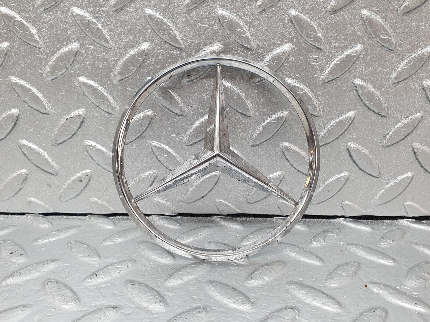43381 Mercedes-Benz W108 280SE Trunk Lid Badge Emblem 1117585158