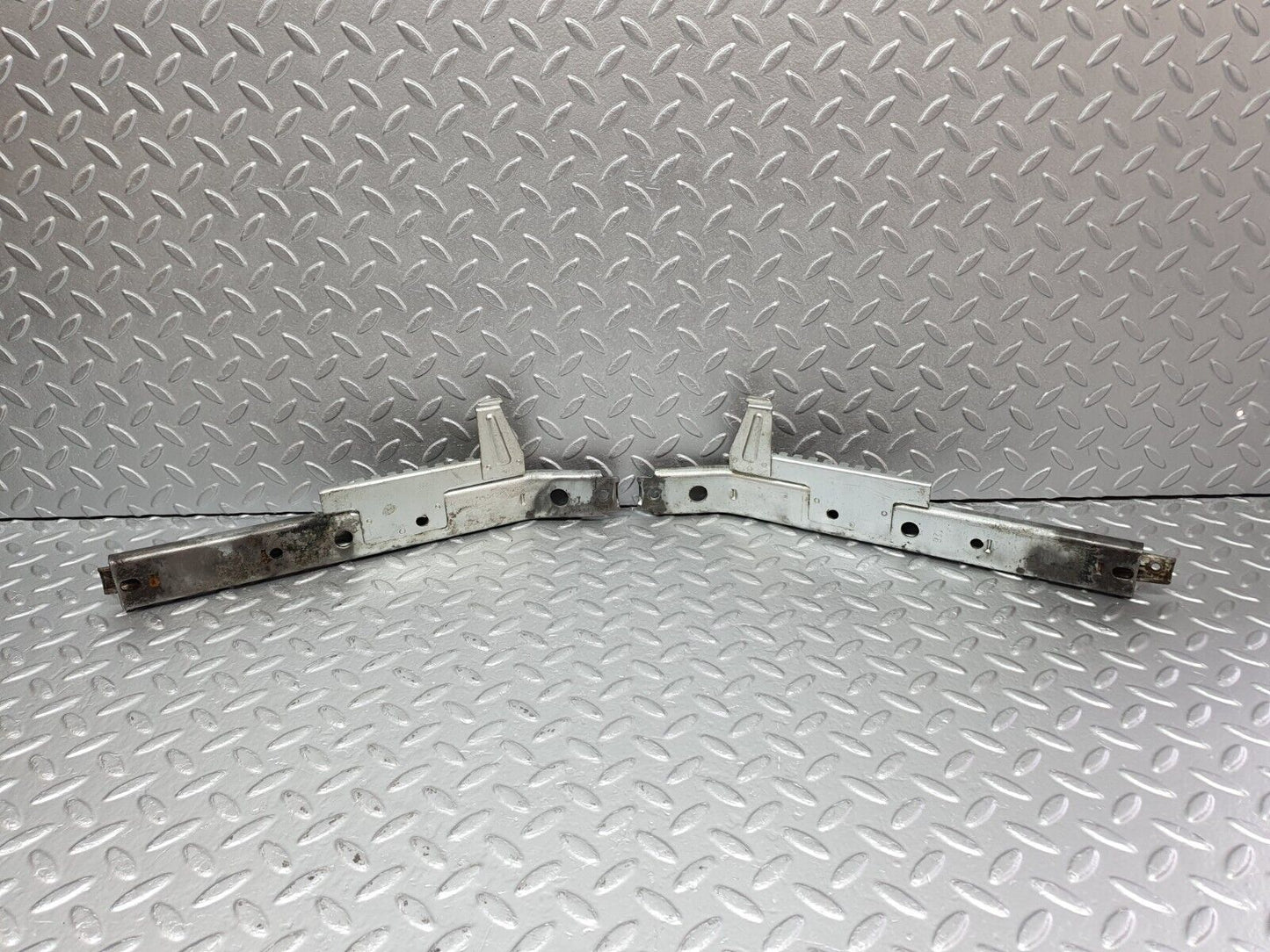 40804 Mercedes-Benz W123 300D Front Right Seat Rail Pair