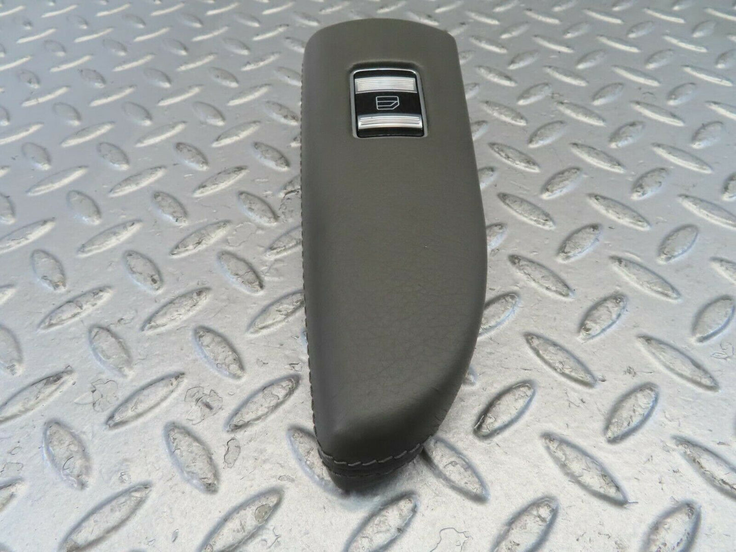 11190 Mercedes-Benz W221 S320 Rear Left Window Control Switch P0110637