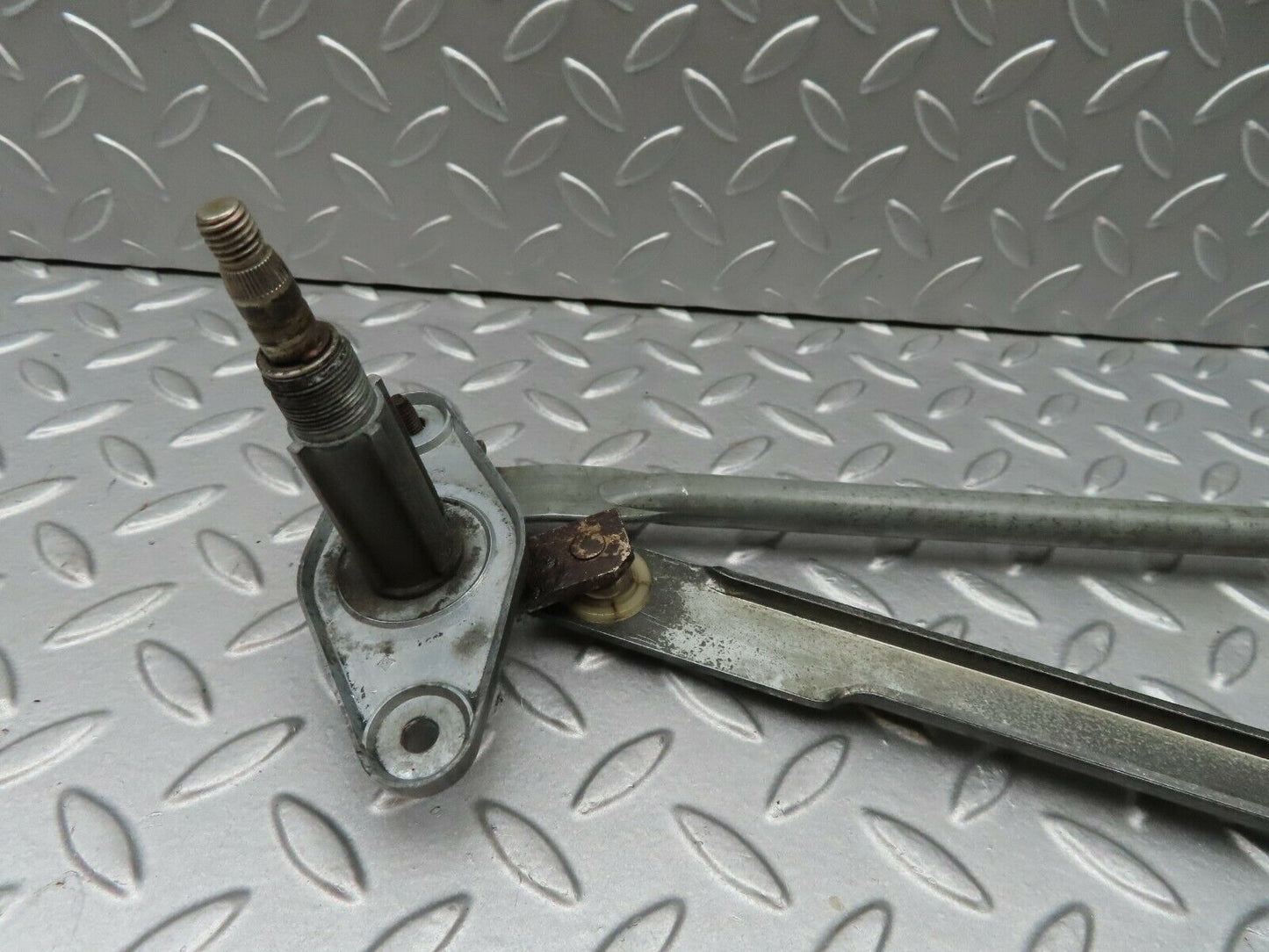 4808 Mercedes-Benz W114 280CE Coupe Windscreen Wiper Linkage