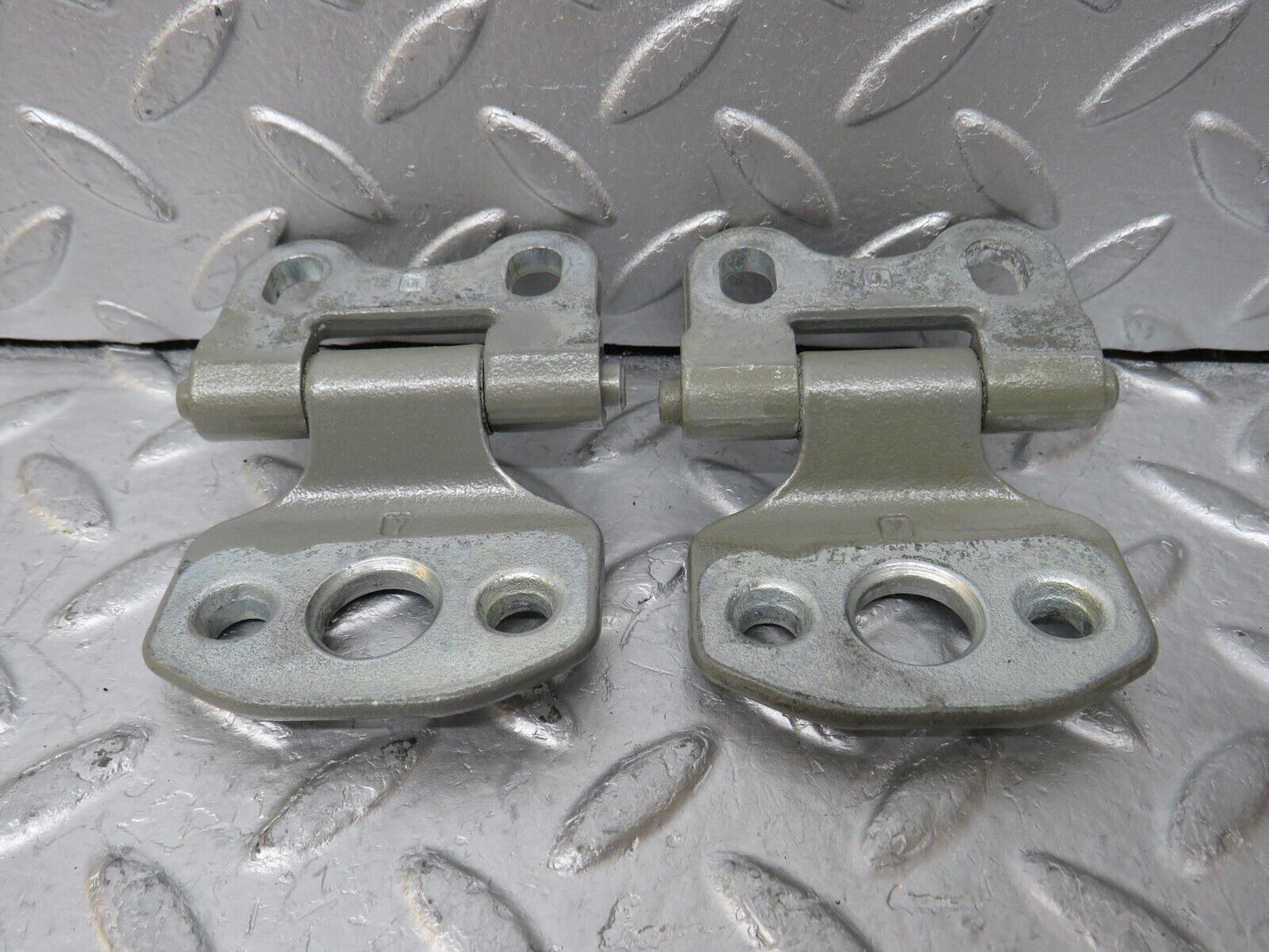 34914 Mercedes-Benz W210 320E Door Hinge Right Side