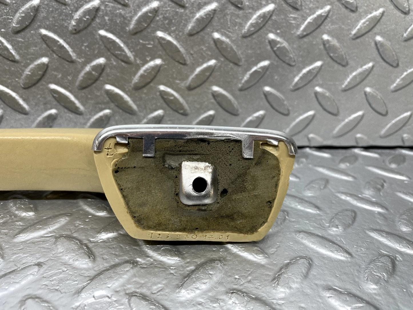 44262 Mercedes-Benz W123 280E Interior Door Handle Beige Left 1239701701