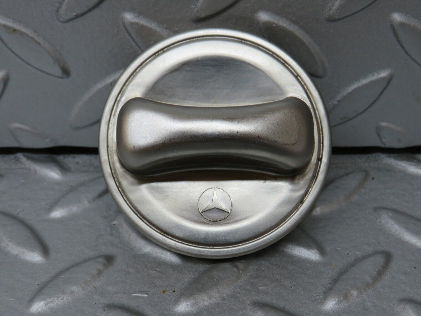 36804 Mercedes-Benz W201 190E 2.0L Fuel Tank Metal Cap 1244700005