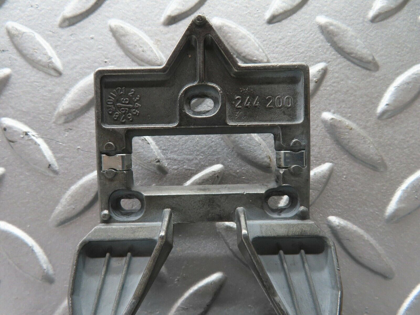 19424 Mercedes-Benz C140 CL420 Coupe Rear View Mirror Bracket