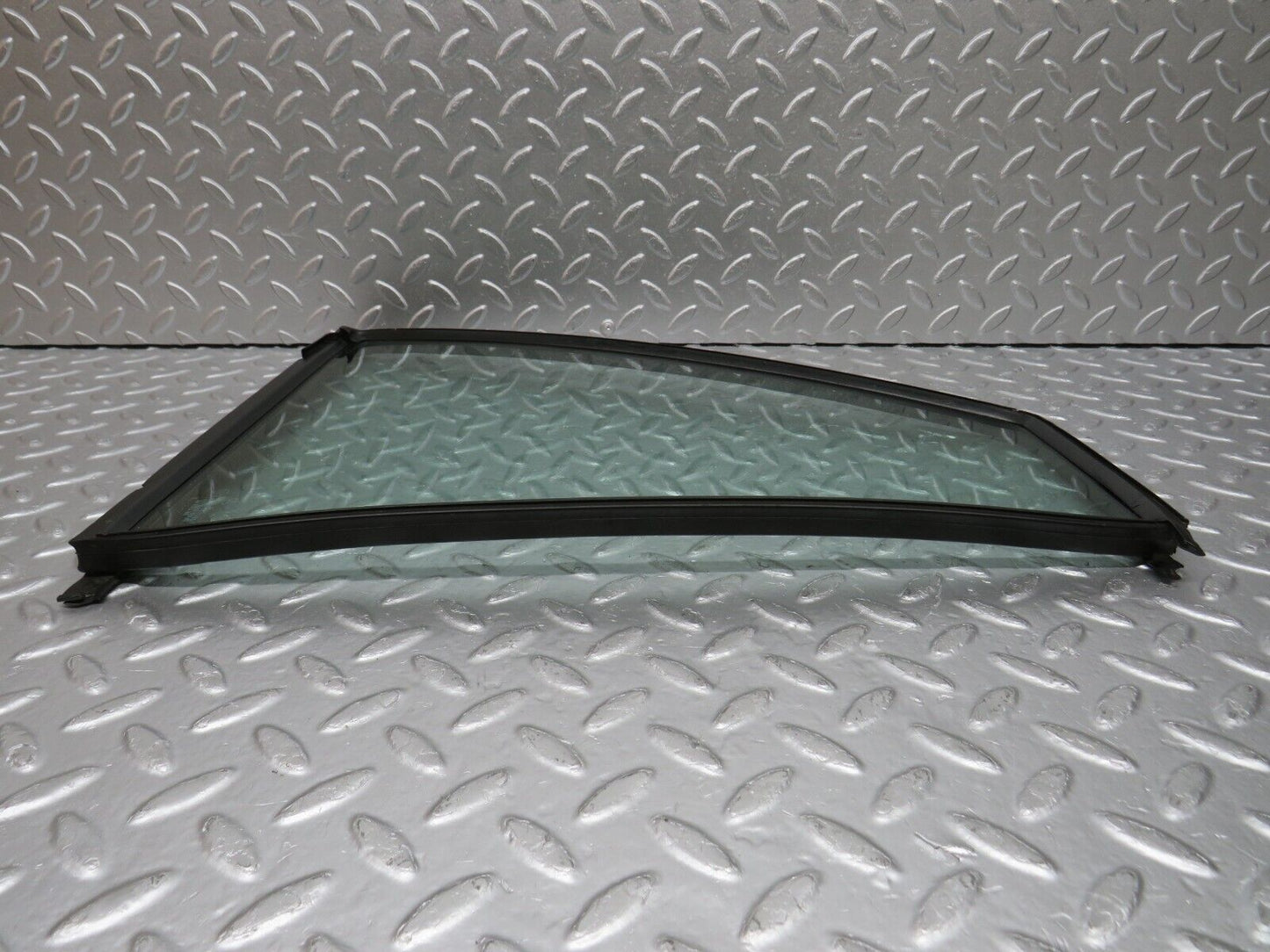 33139 Mercedes-Benz S124 Rear Left Door Quarter Window Glass 1247350824