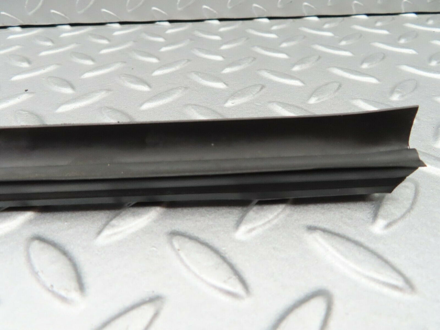 5271 Mercedes-Benz W124 230E Inner Window Weatherstrip Seal Front Right
