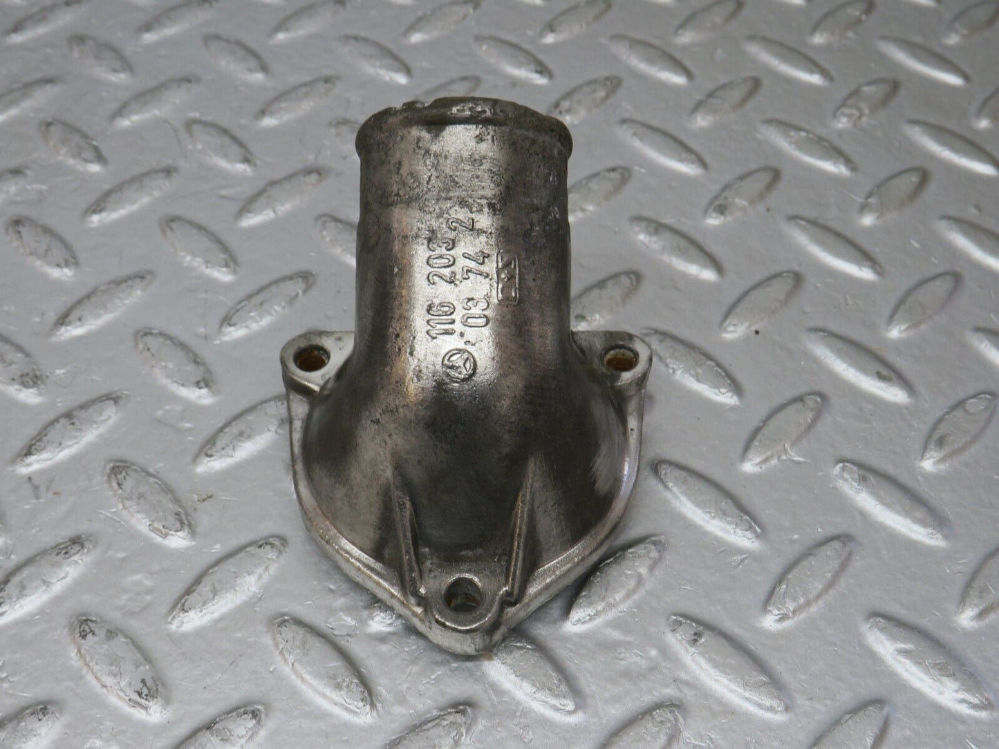 32857 Mercedes-Benz C107 R107 350 V8 Thermostat Housing 1162030374
