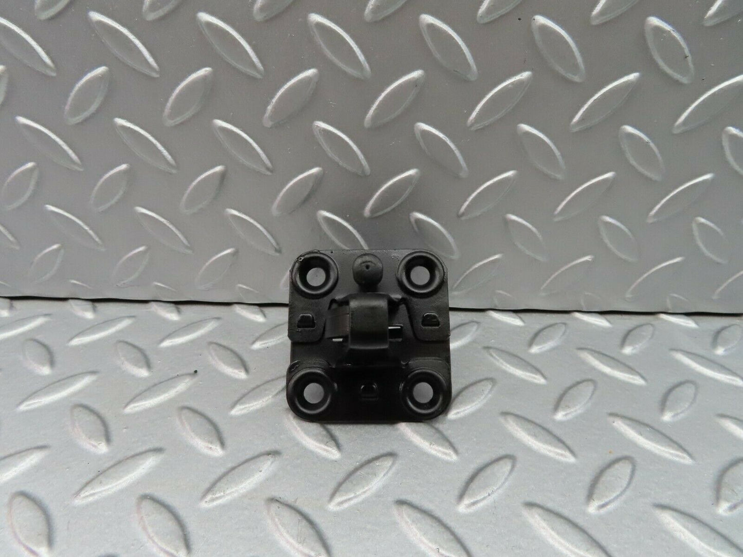 5782 Mercedes-Benz W123 200 Bonnet Lock Catch