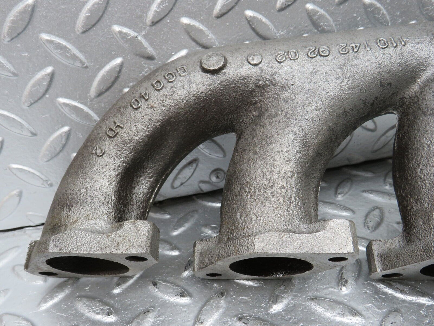 33105 Mercedes-Benz W126 280 Exhaust Manifold Cylinder 4-6 1101429202