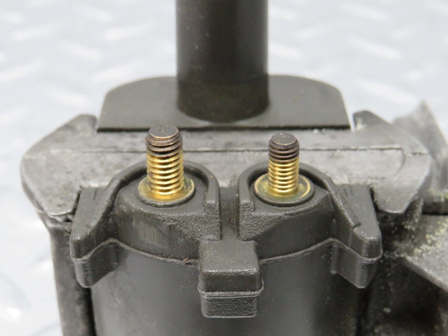 38852 Mercedes-Benz W201 190E 2.6L Ignition Coil 0001585403 2051.0170.002