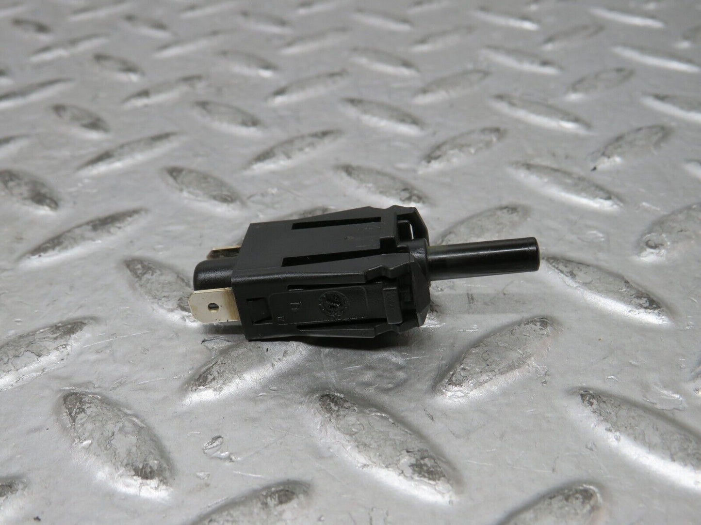 27800 Mercedes-Benz S124 300TE Wagon Door Contact Switch 0015458714