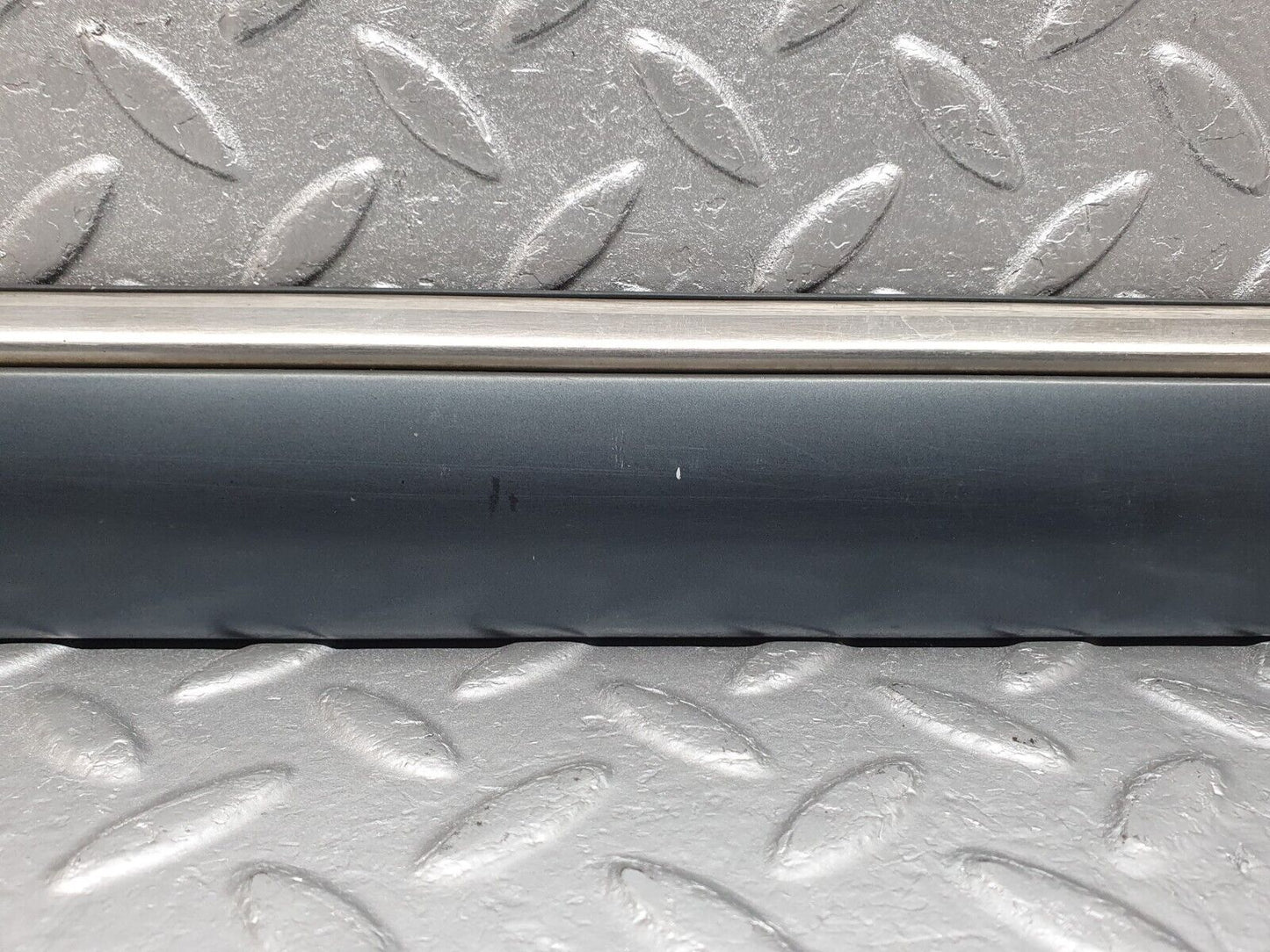 41805 Mercedes-Benz W202 C200 Front Left Door Centre Moulding Trim 2026909362