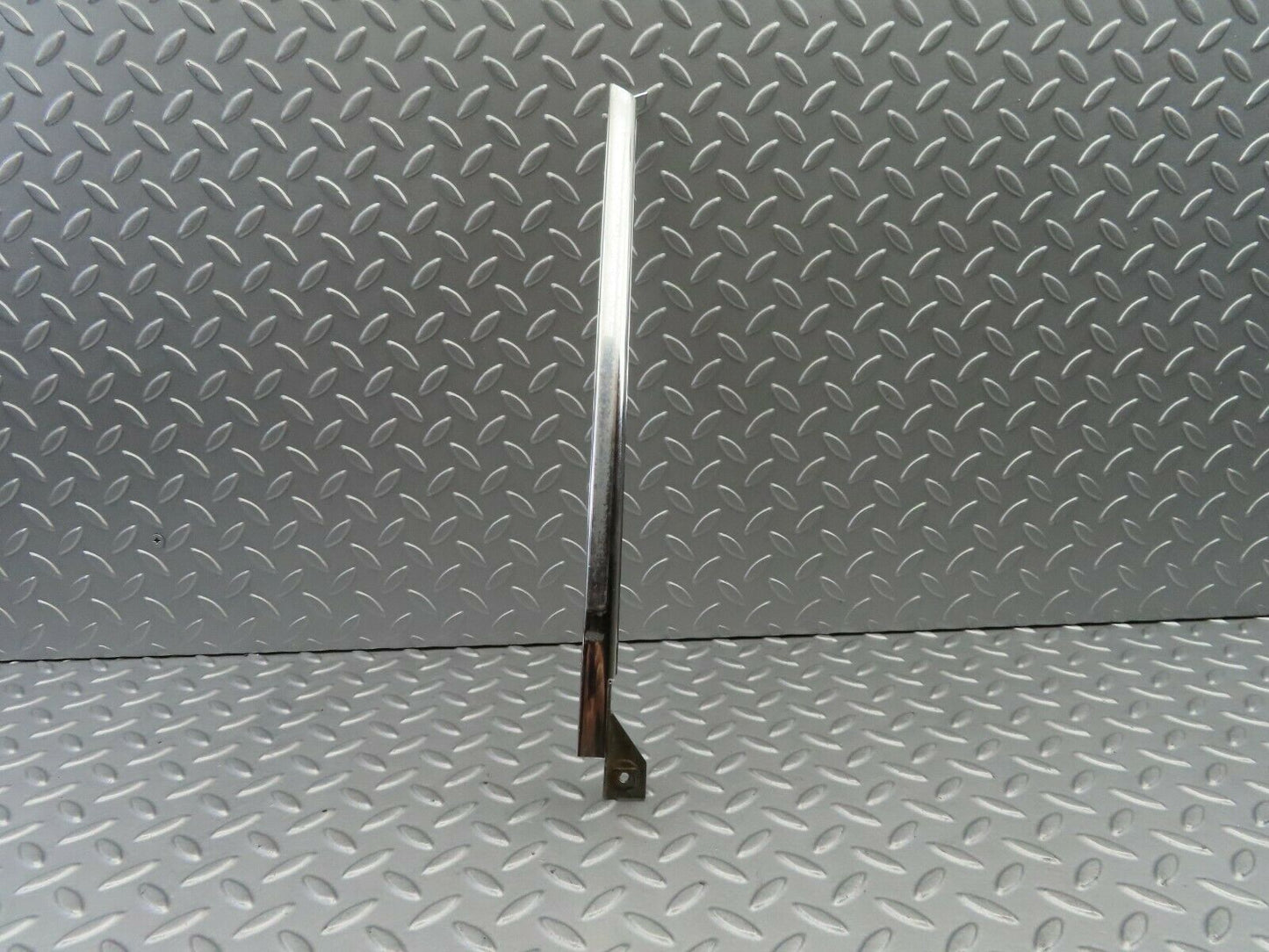 6224 Mercedes-Benz W126 380SE Rear Left Chrome Window Channel