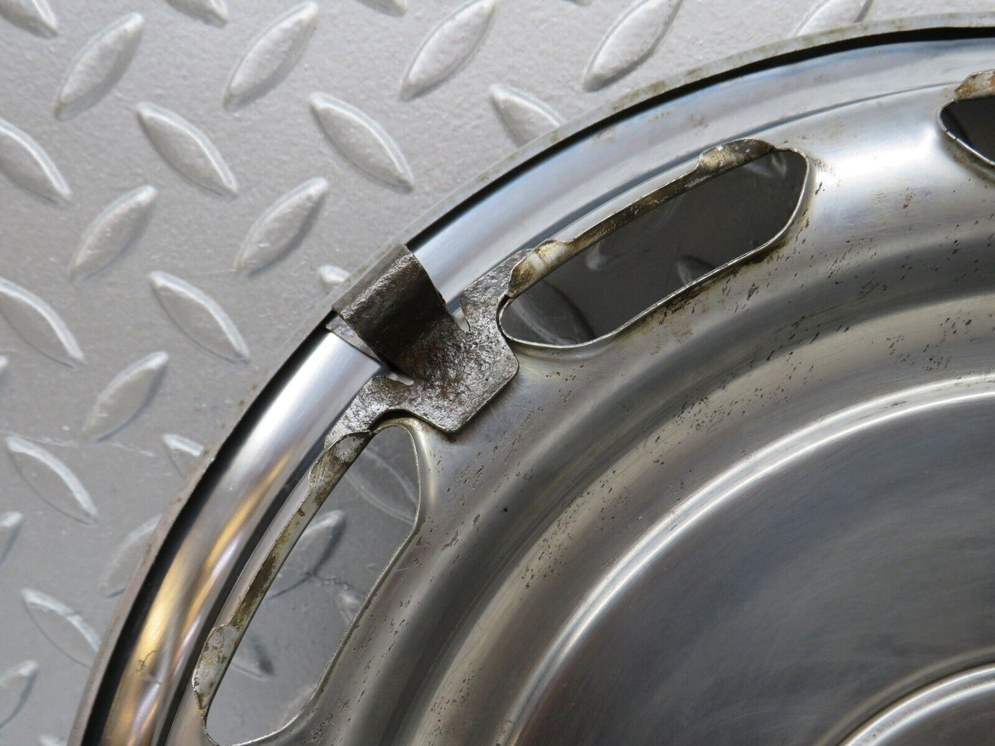 37466 Mercedes-Benz W109 300SEL Wheel Hub Cap 14"