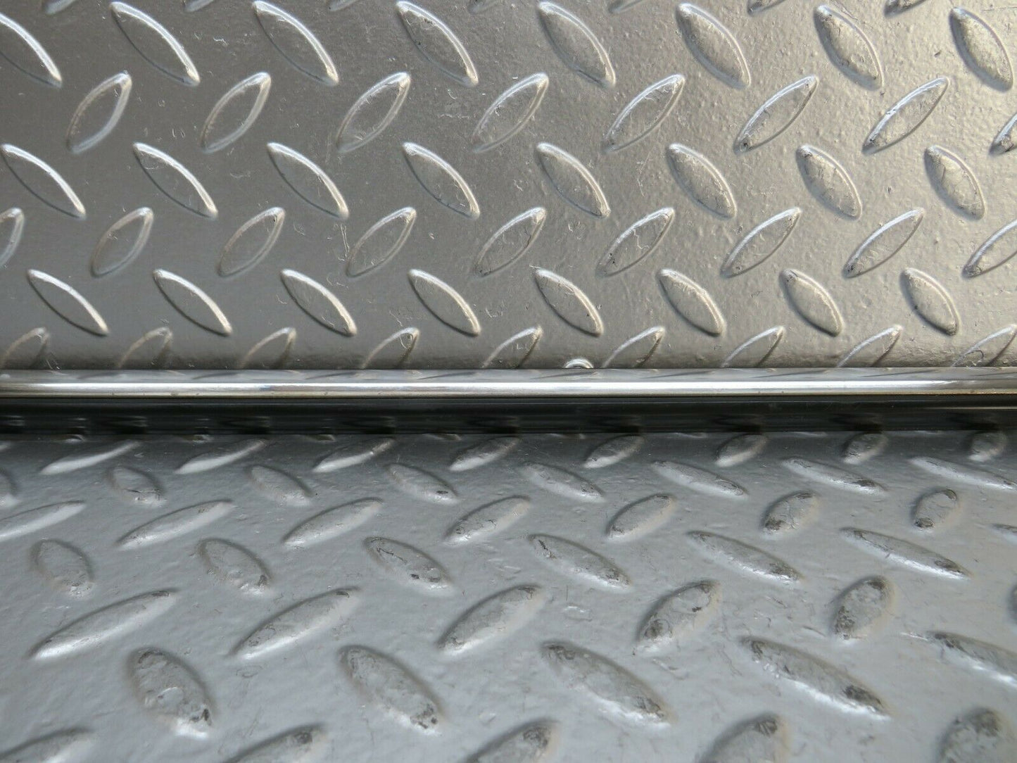 23643 Mercedes-Benz W114 280E Front Left Door Centre Moulding Trim