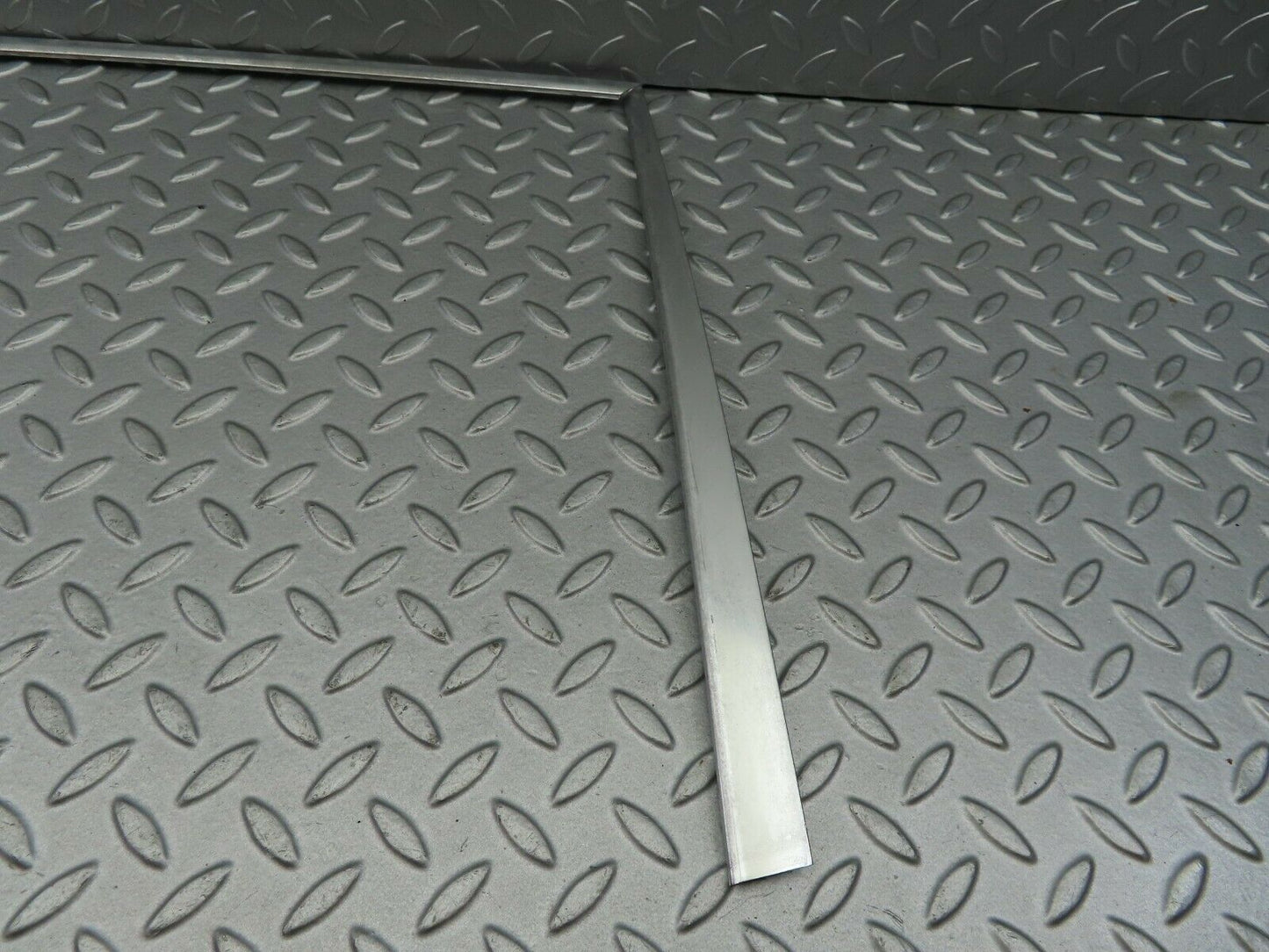 6210 Mercedes-Benz W126 380SE Door Chrome Window Frame Front Left