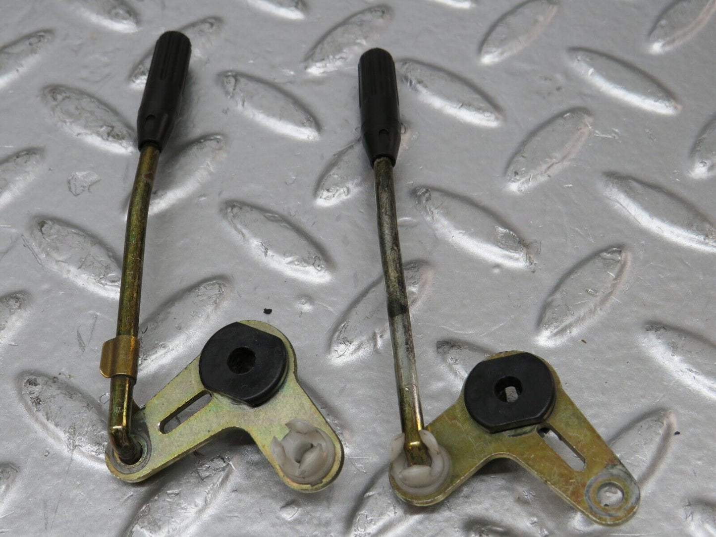25877 Mercedes-Benz W124 280E Door Lock Knob Set