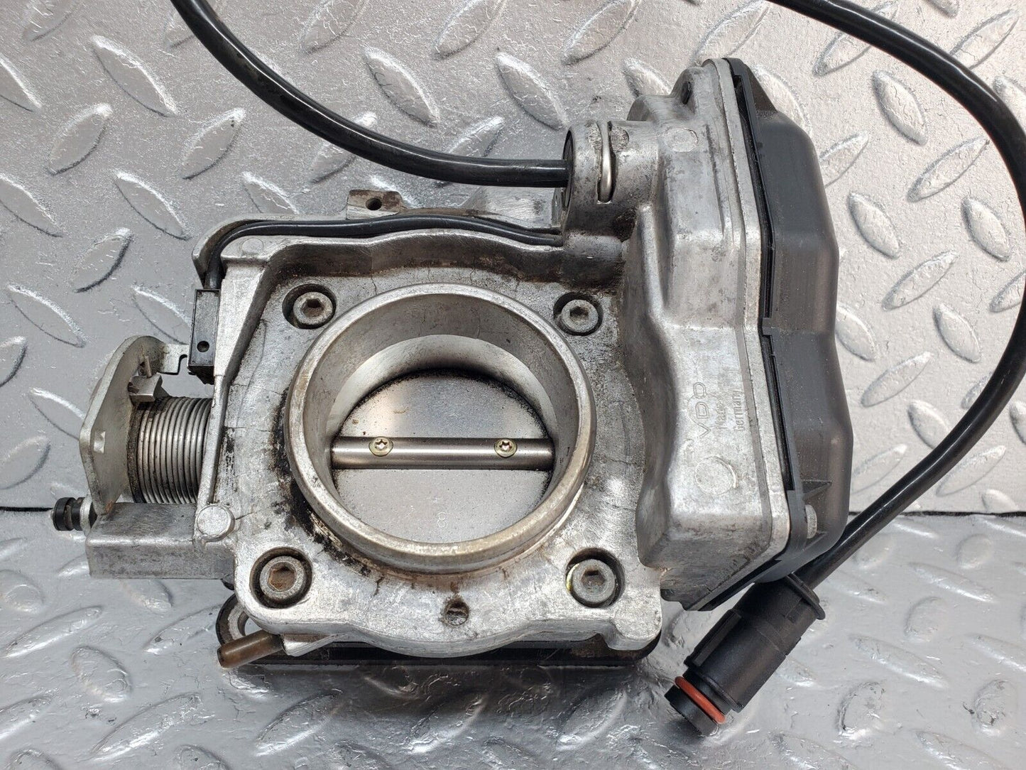 44844 Mercedes-Benz W124 220E Throttle Body Valve 1111400144