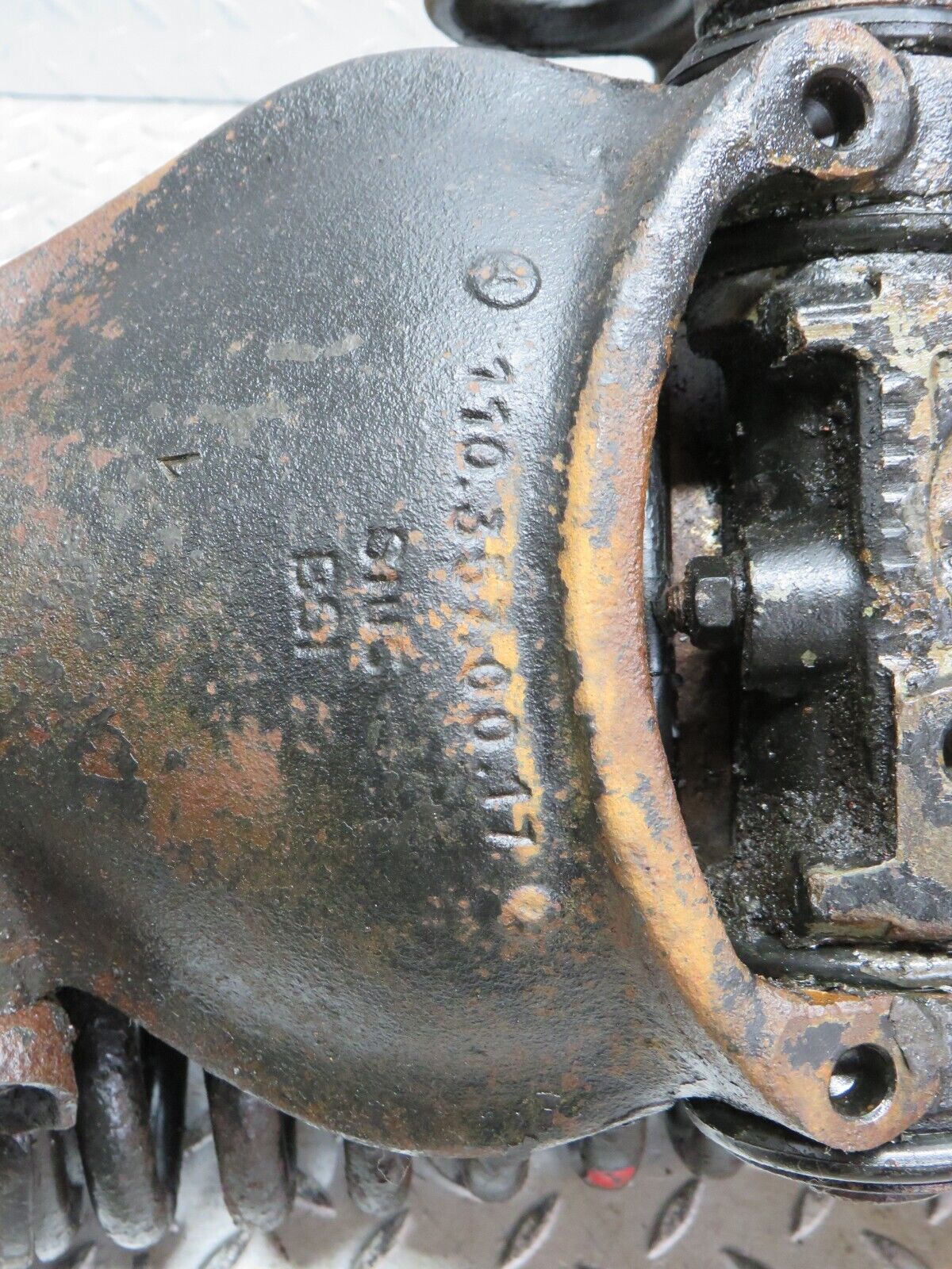 40535 Mercedes-Benz W110 230 Rear Axle With Differential Ratio 4.08 1103510701