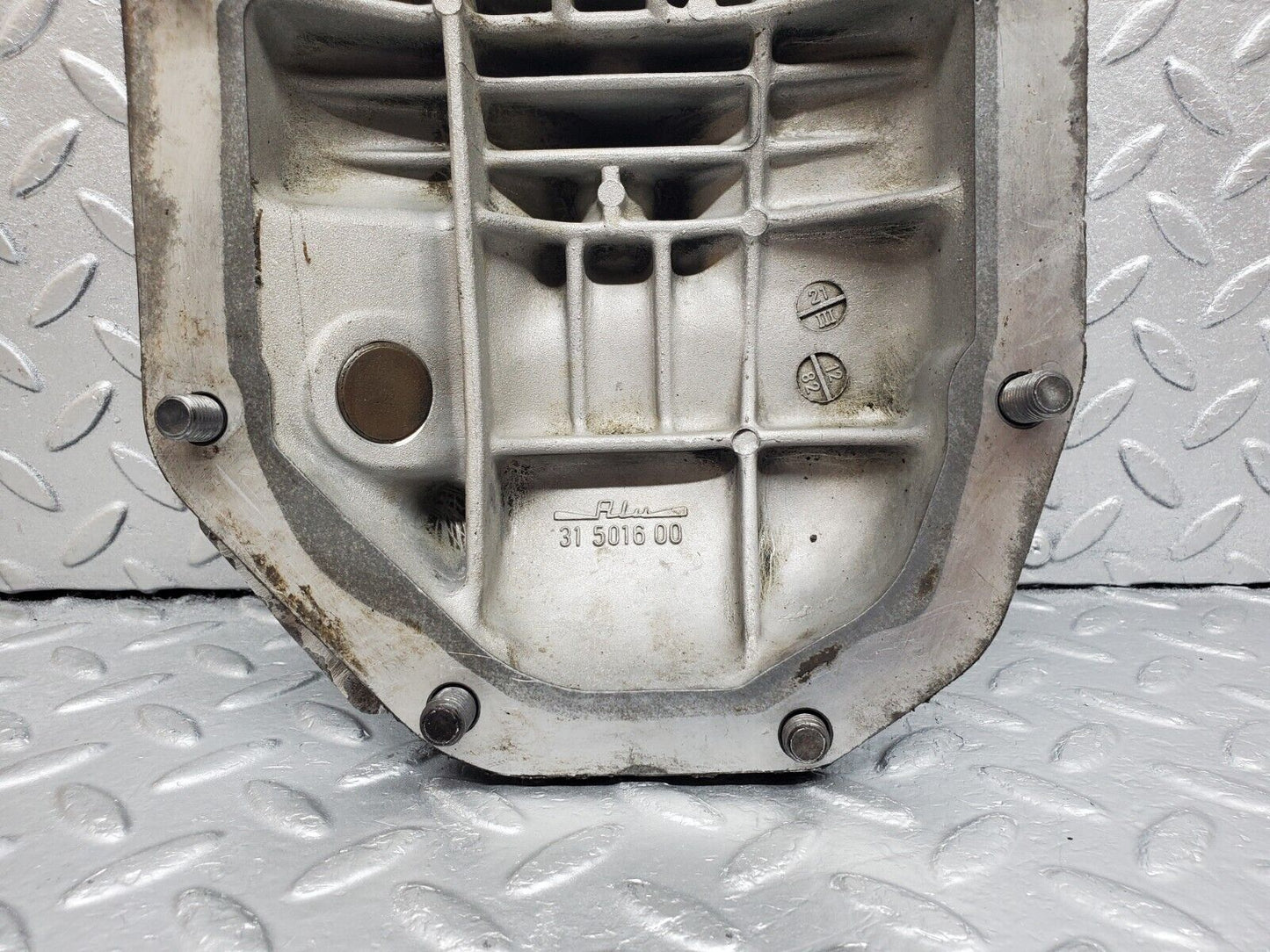 45523 Mercedes-Benz C126 380SEC Coupe Rear Differential Cover 1263510308