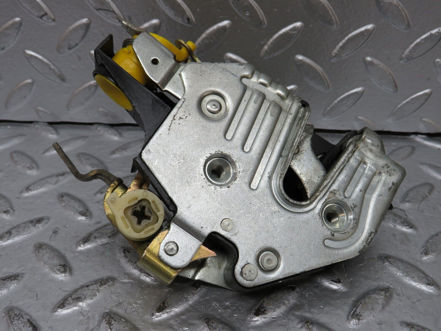 26456 Mercedes-Benz C124 220CE Coupe Left Door Lock Mechanism