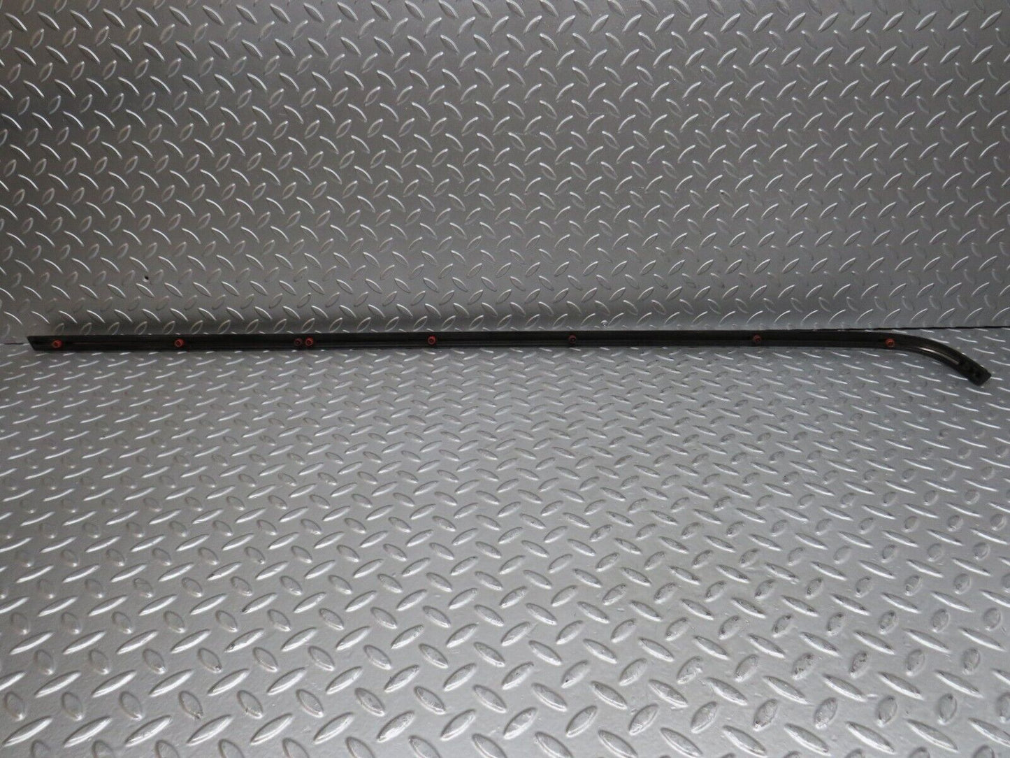 27959 Mercedes-Benz W123 280E Rear Left Fender Centre Moulding Trim