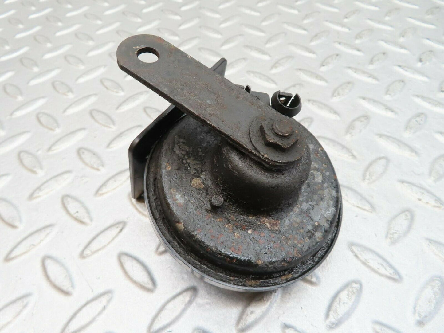 12200 Mercedes-Benz R129 300SL Coupe Horn