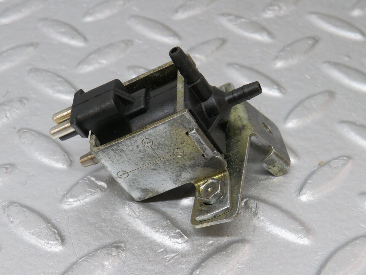 36583 Mercedes-Benz W201 190E 2.0L Vacuum Control Valve 0015408697