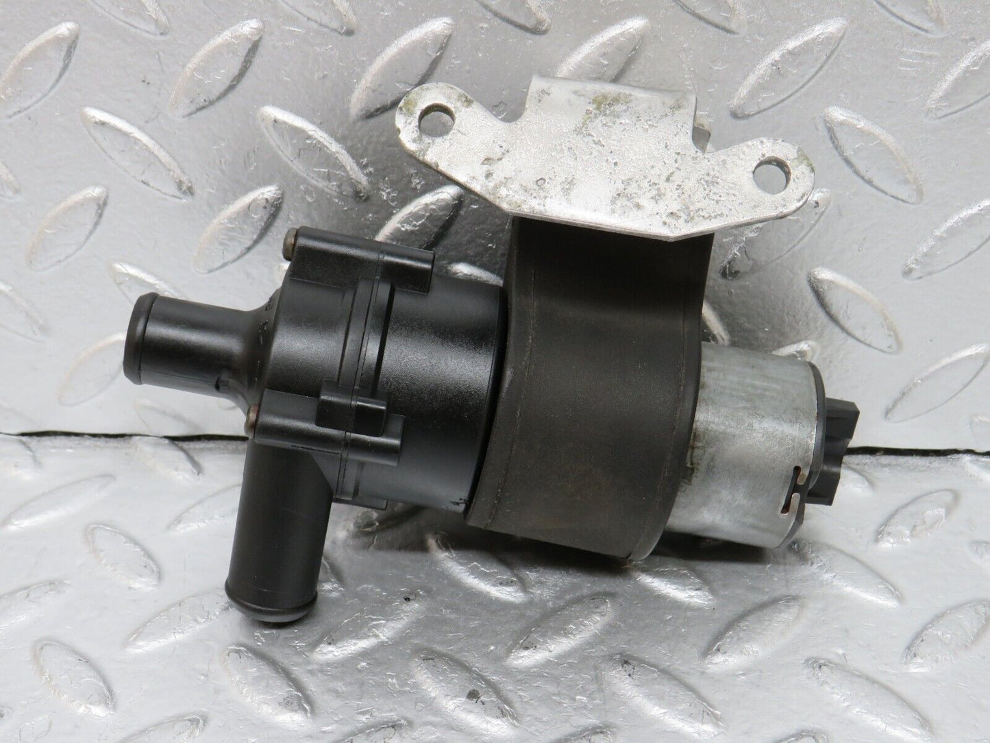 34745 Mercedes-Benz W210 320E Heating Water Pump Bosch 0018351364 0392020026