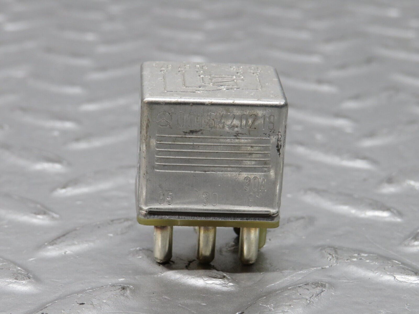 38668 Mercedes-Benz W201 190E 2.6L Multi Purpose Relay 0015420219