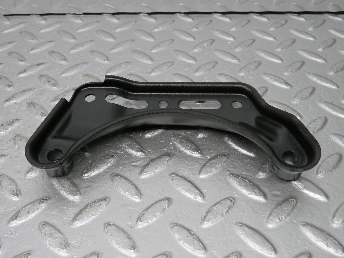 32672 Mercedes-Benz S124 300TE Air Conditioning Compressor Support Bracket