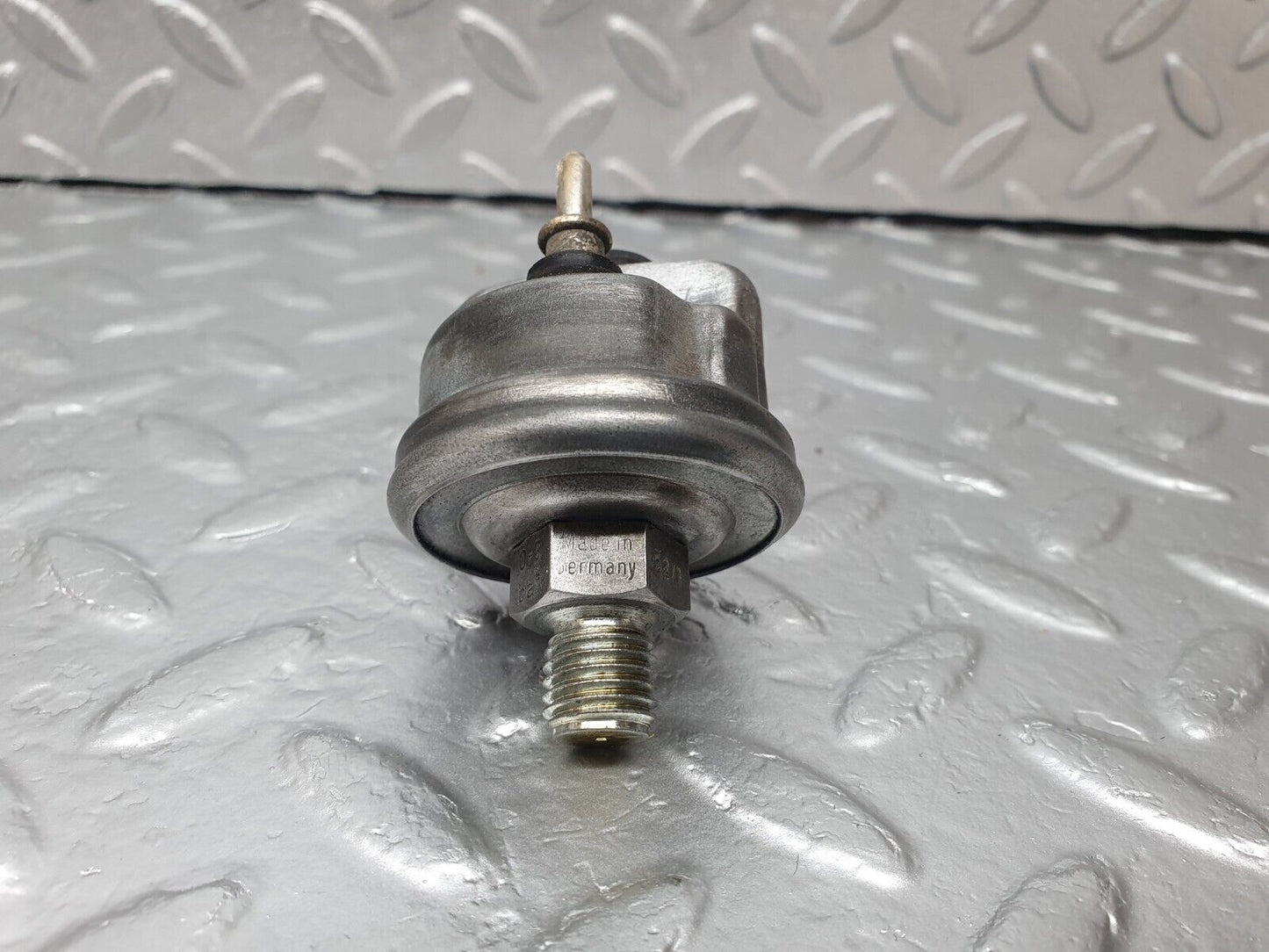 42546 Mercedes-Benz R129 320SL Coupe Oil Pressure Sensor VDO 0065429417