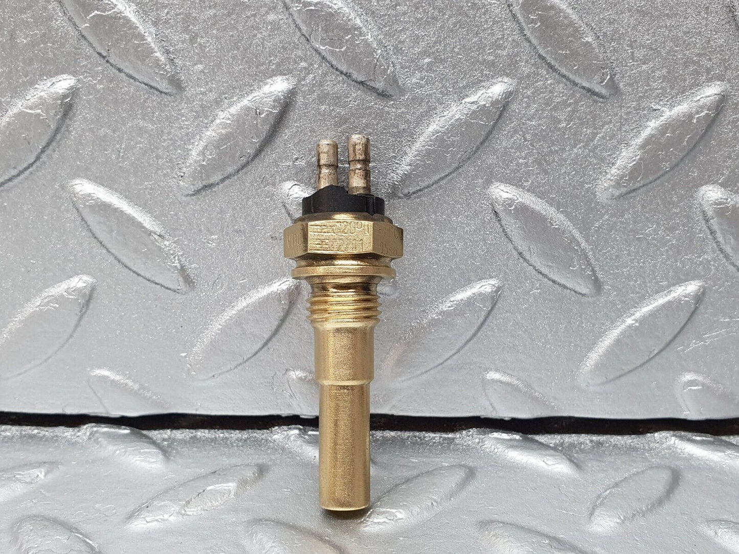41354 Mercedes-Benz R107 Coupe Coolant Temperature Sensor VDO