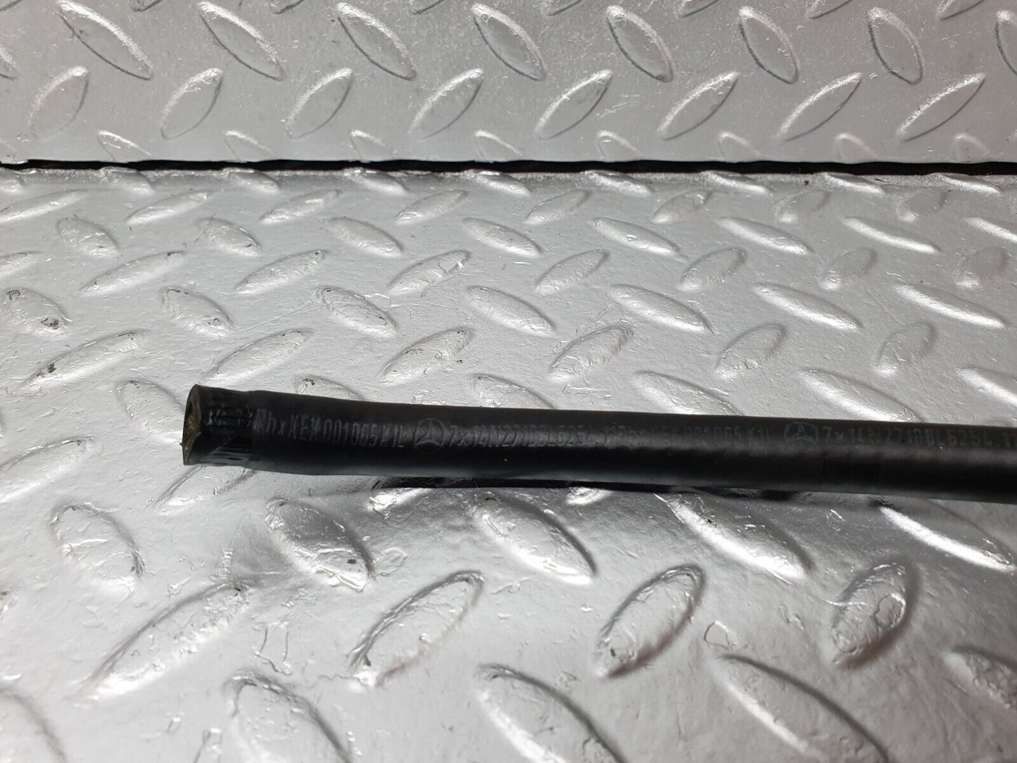 41623 Mercedes-Benz W124 200E Carburettor Heating Coolant Hose Pipe 1022031182