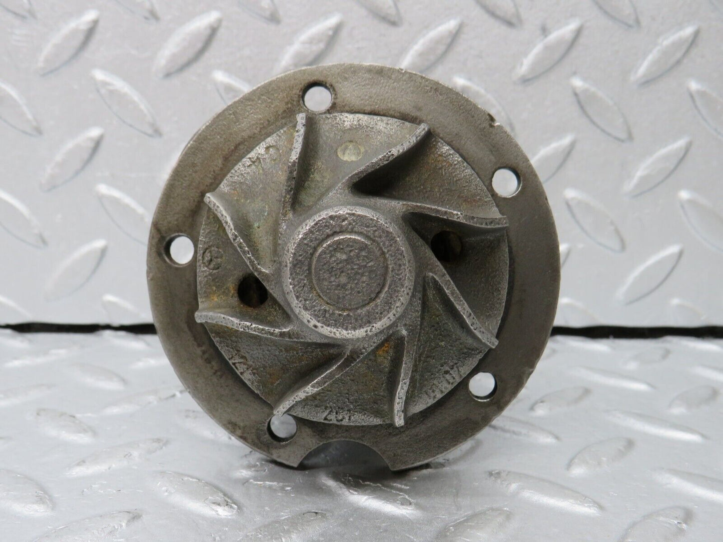 35903 Mercedes-Benz 240D OM616.912 Water Pump 115201