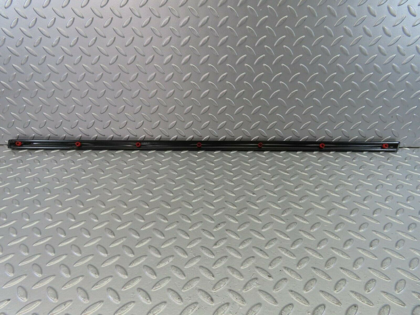 10240 Mercedes-Benz W123 Rear Right Door Centre Moulding Trim