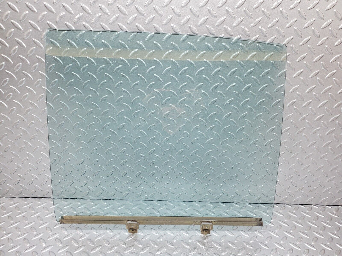 44367 Mercedes-Benz W123 280E Rear Left Door Window Glass
