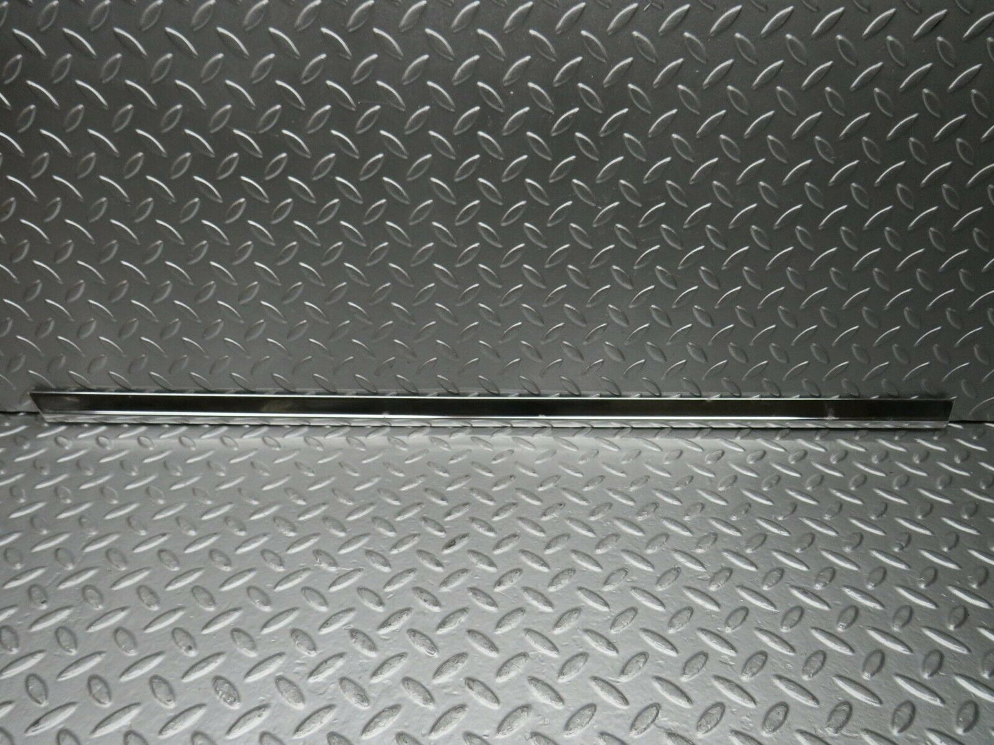 22737 Mercedes-Benz C107 450SLC Coupe Right Door Chrome Trim