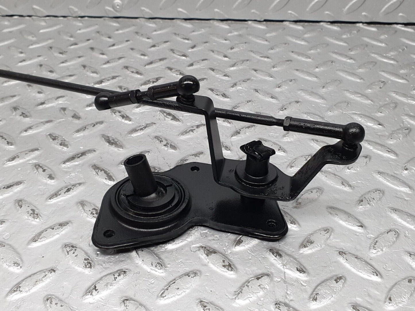 41233 Mercedes-Benz W126 300SE Throttle Linkage