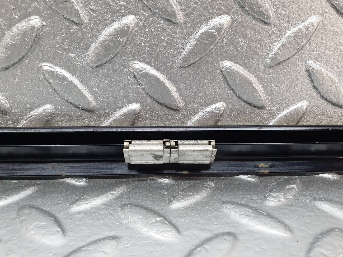 42105 Mercedes-Benz W202 C200 Front Right Door Moulding Trim