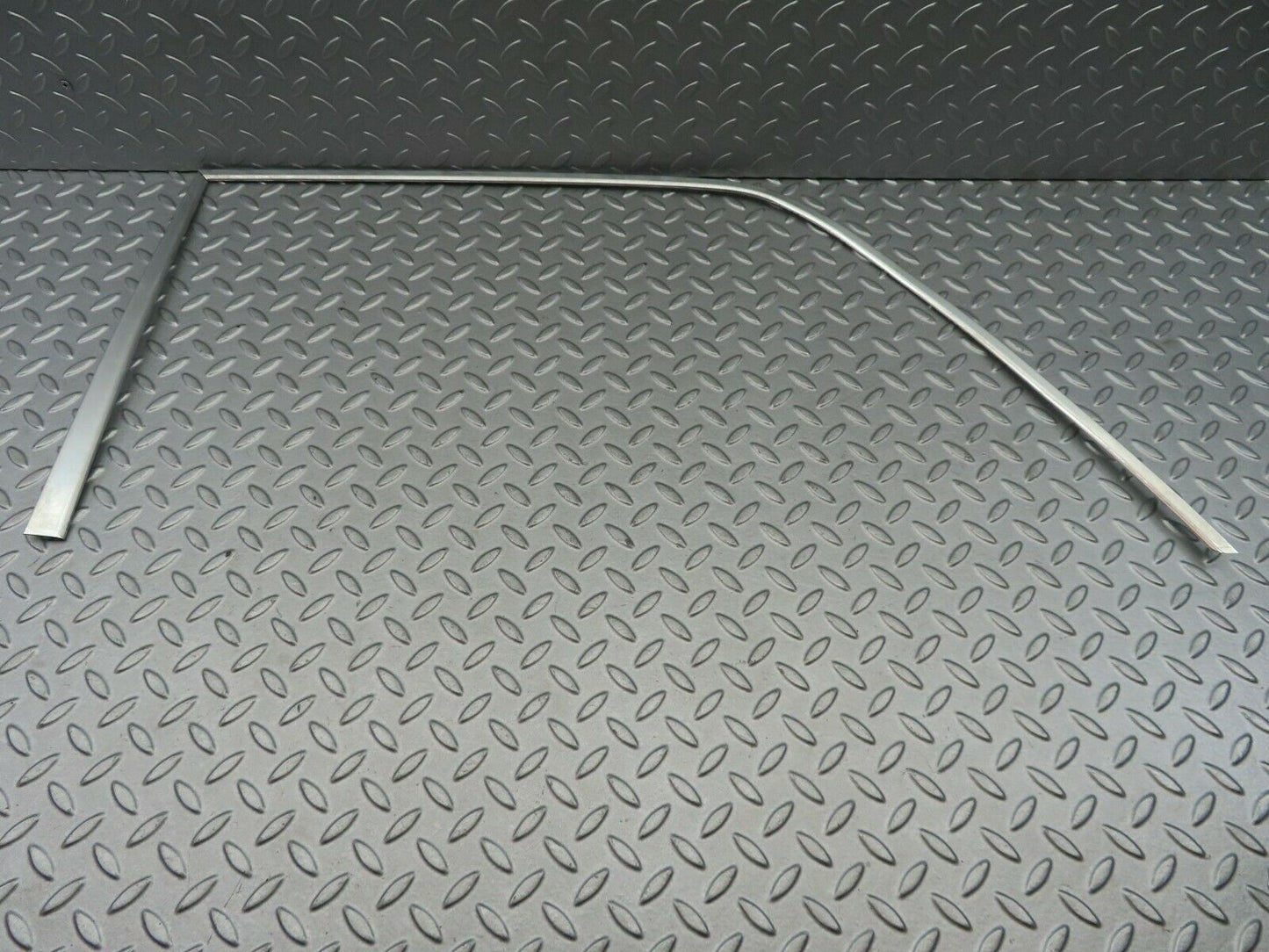 6211 Mercedes-Benz W126 380SE Door Chrome Window Frame Rear Right
