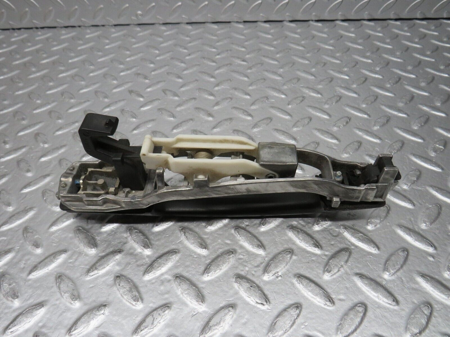 31372 Mercedes-Benz S124 220TE Rear Right Exterior Door Handle