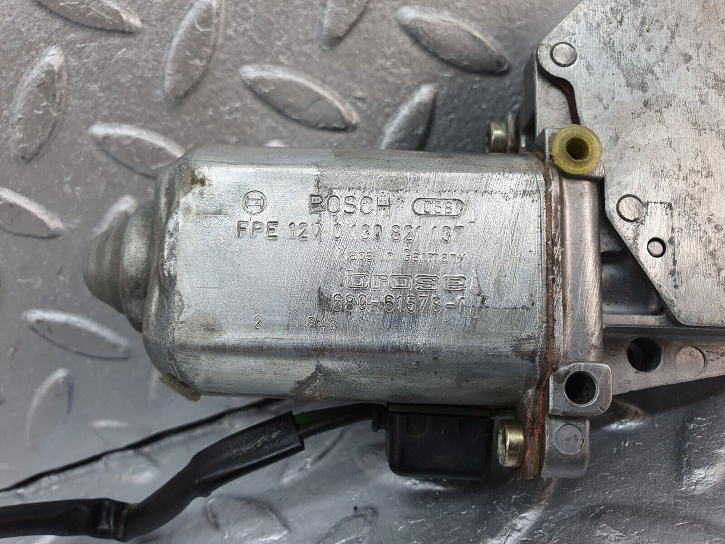 41491 Mercedes-Benz W124 200E Front Left Window Regulator Motor 0130821137
