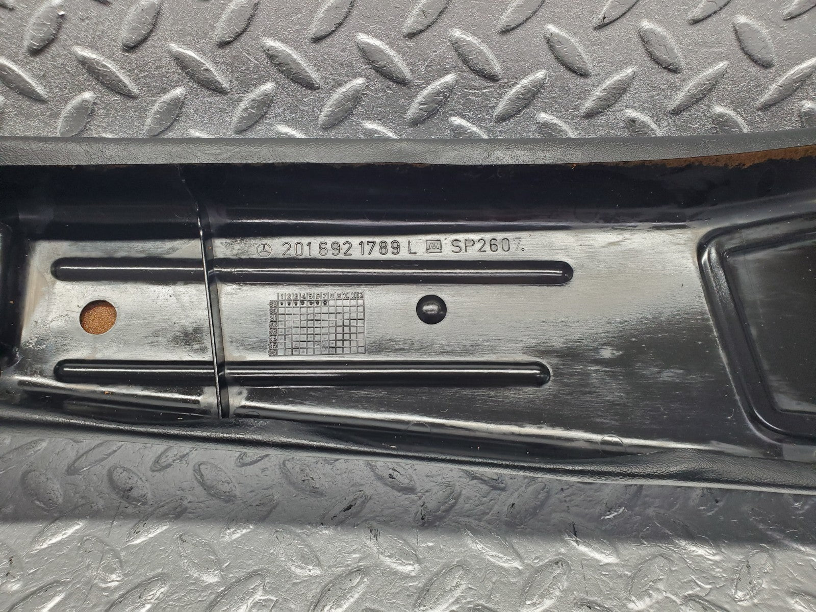 W201 Baby Benz b pillar cover left used OEM