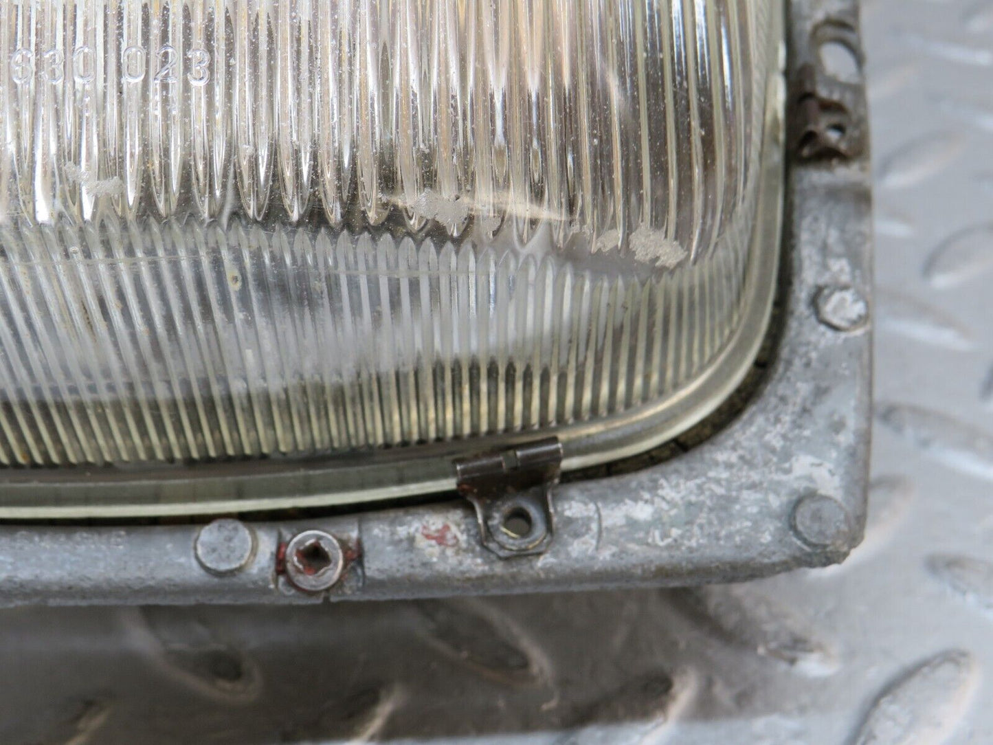 35864 Mercedes-Benz W108 Headlight Bosch 1305630023